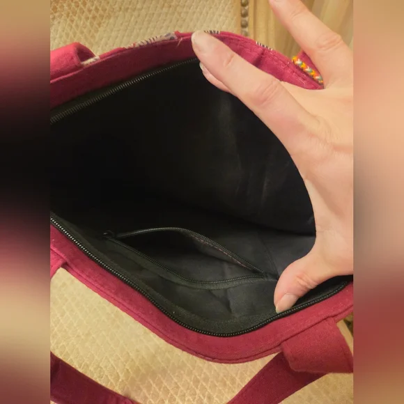 Elegant Red Patchwork Tote Bag - Picture 3 of 4